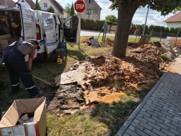 Masivní znečištění studny.