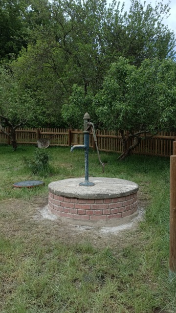 Cihlová studna.