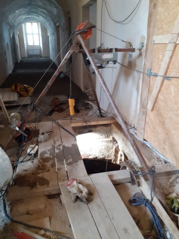 čištění historické studny zámek Týnec