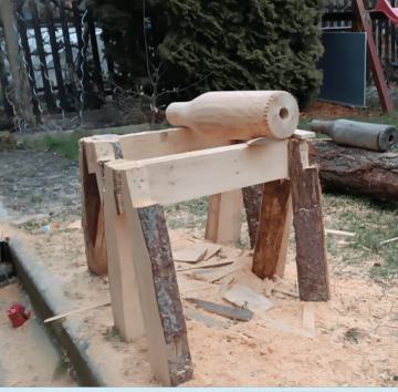 Výroba náhradních dílů pro dřevěnou ruční pumpu na vodu.
