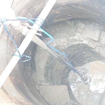 Detail zborcené studny