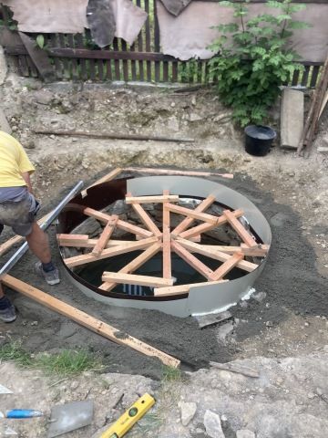Bednění pro zpevnění studny
