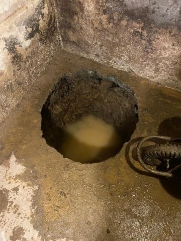 Hlubánka ve sklepě.