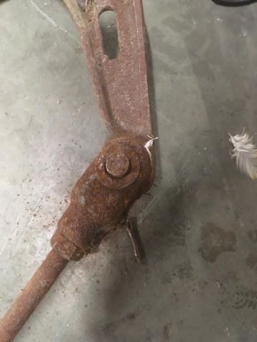 zrezivělé vnitřnosti ruční pumpy