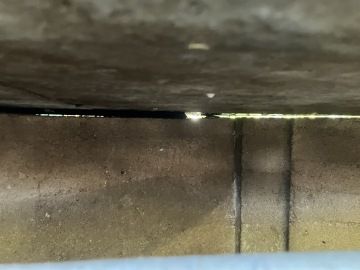 pohled z vnitřku studny