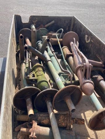 staré ruční pumpy