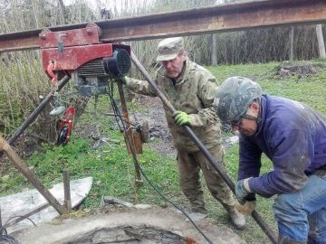 týmová práce studnařů