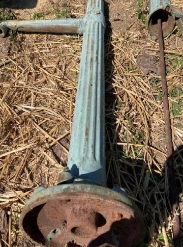 historická ruční pumopa