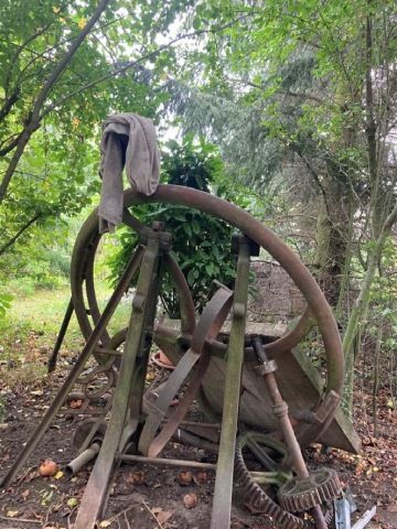 kolová ruční pumpa pro čerpání vody