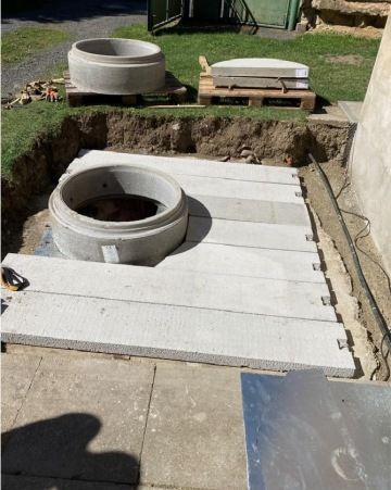 Zakrytí studny a zúžení zhlaví